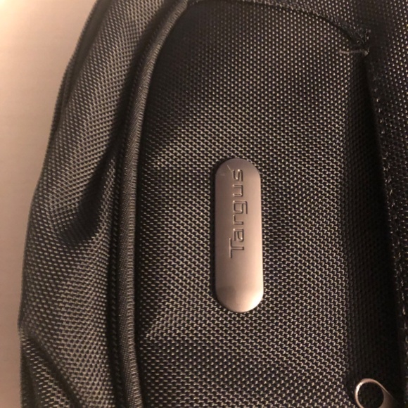 Targus Backpack with Laptop Section & Several Storage Sections (Great Condition) - Picture 2 of 10